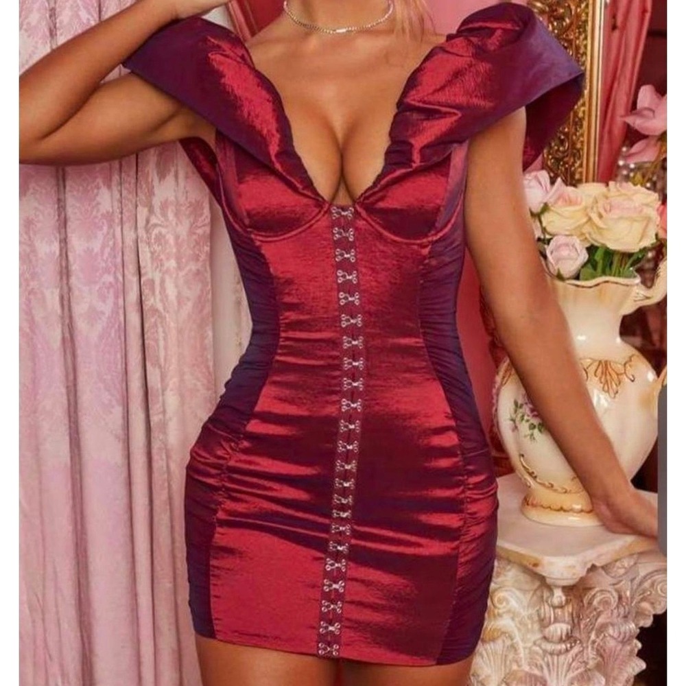 Oh‎ Polly Mini Dress Women Size 0 Burgundy Excellent Ruched Corset Hook and Eye